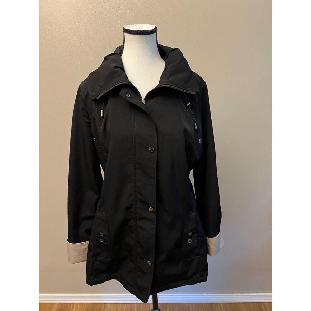 Jones New York black and tan hooded jacket. Size M.